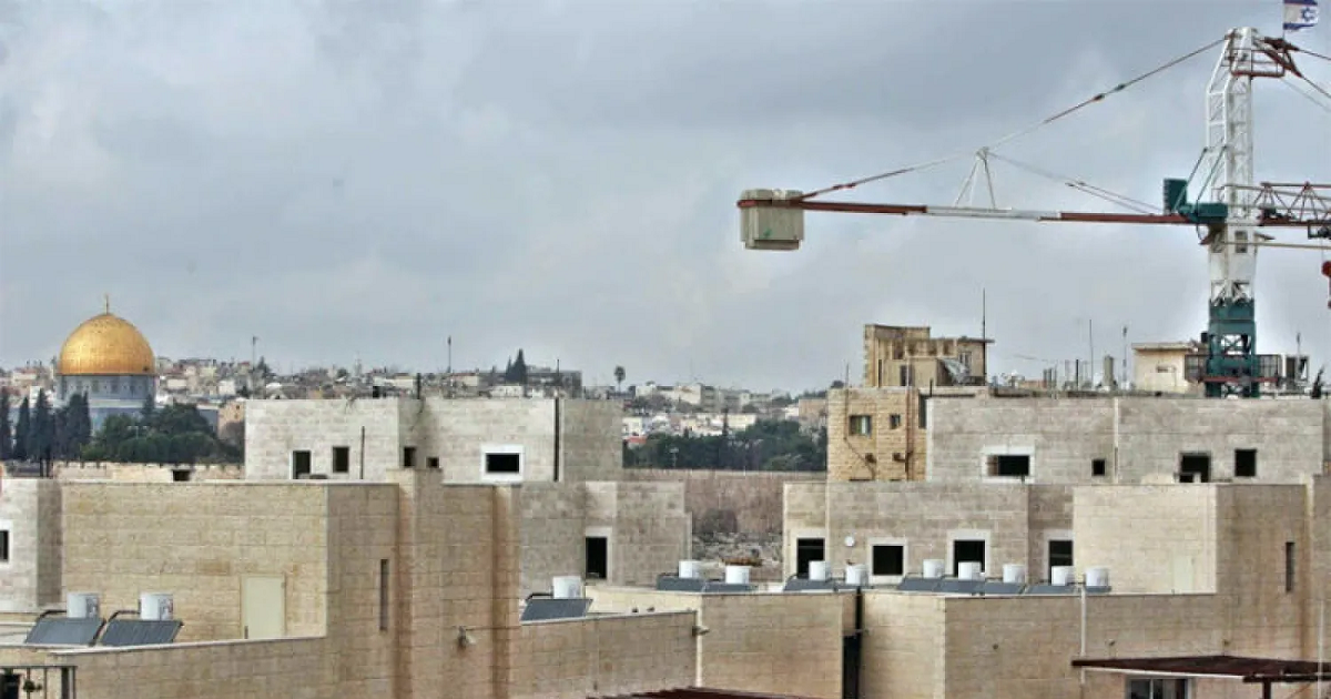 تقرير: اسرائيل تستهدف الوجود العربي والاسلامي في القدس وتبني آلاف المستوطنات لجعل المدينة ذات أغلبية يهودية